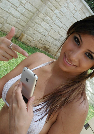 iphone-girl.jpg
