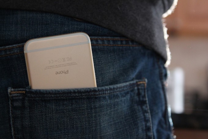 jessie-char-iphone-pocket-rear-bendgate