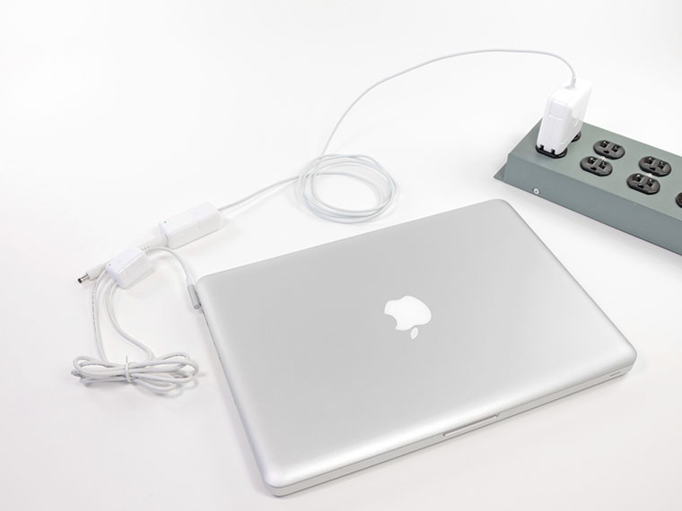 03-MacBook-12-Power-Bank-Charge