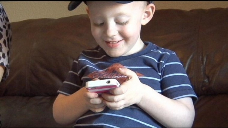 FaceTime-App-Used-by-Toddler-to-Save-His-Mom-Video