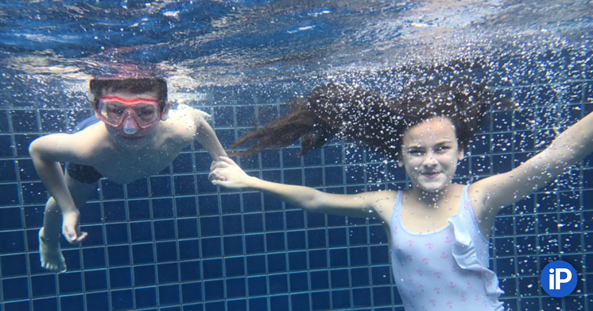 Подводная река мексика анхелита. Фотосессия под водой. Подводное регби. Под водой. Телефон в бассейне.