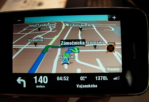 Очередное решение GPS на iPhone. Но зато рабочее и законченное