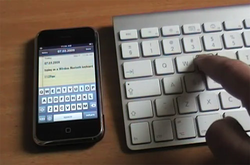 iPhone обзавелся беспроводной клавиатурой