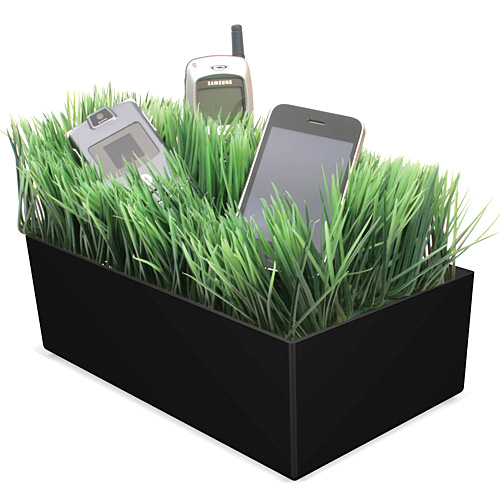 Grass Charging Valet: лесная зарядка для iPhone