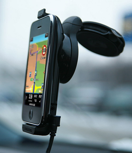 TomTom рассылает бесплатные адаптеры под iPhone 4 (все заряжается)