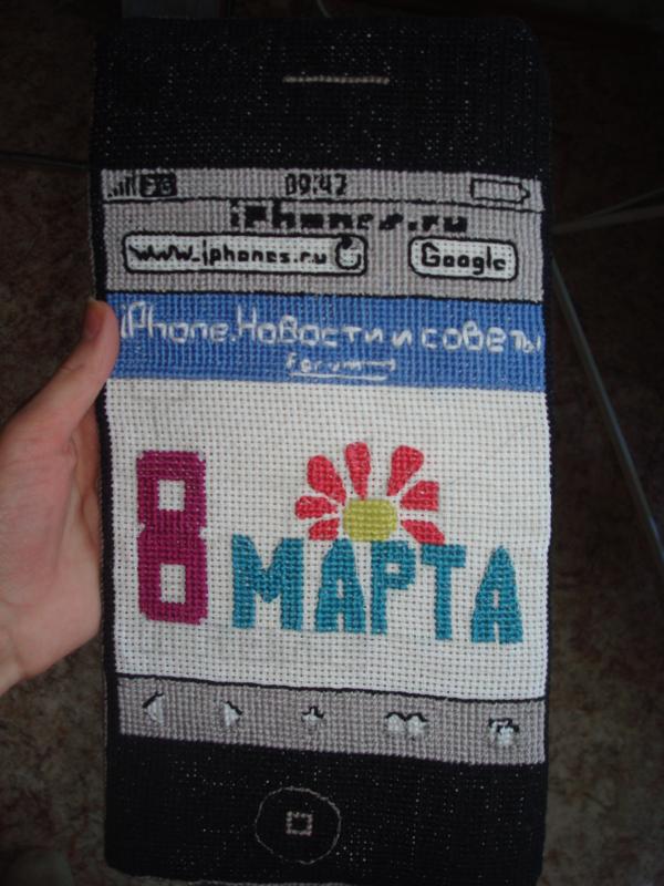 Инна Халтамова: вышитый крестиком iPhone