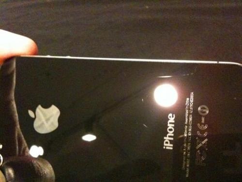 Царапины на задней крышке iPhone 4