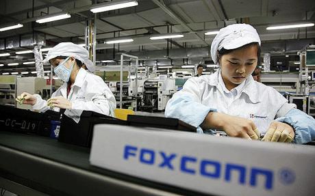 Foxconn нанимает 400 000 работников