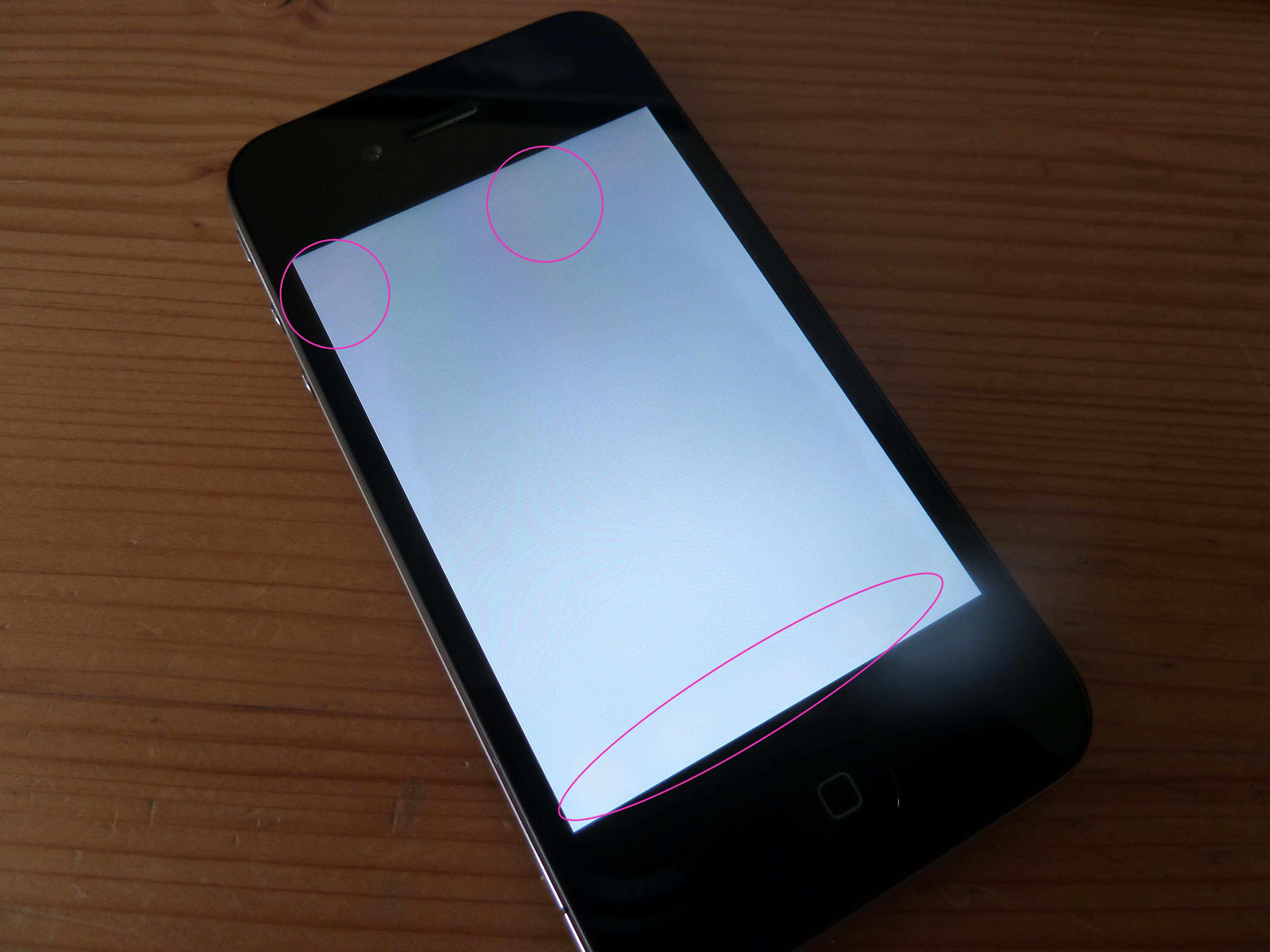 Розовые полосы на айфоне. Пятно на экране айфона. На экране айфона появились пятна. Темная полоса на экране айфона. Пятна на экране айфон 7.