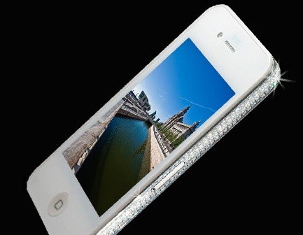 Белый iPhone 4 всего за $20 000