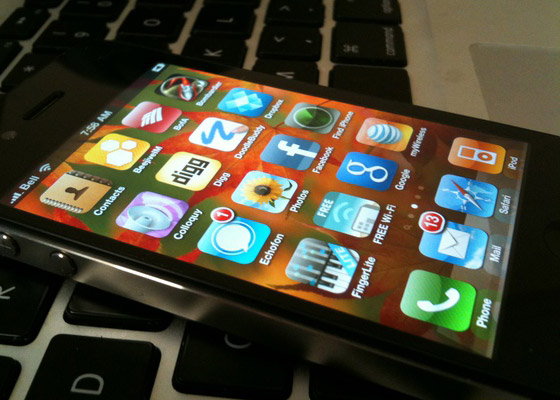 Dev Team показали софт-анлок iPhone 4, но не дали в руки