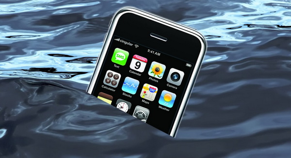 Что делать, если iPhone попал в воду?