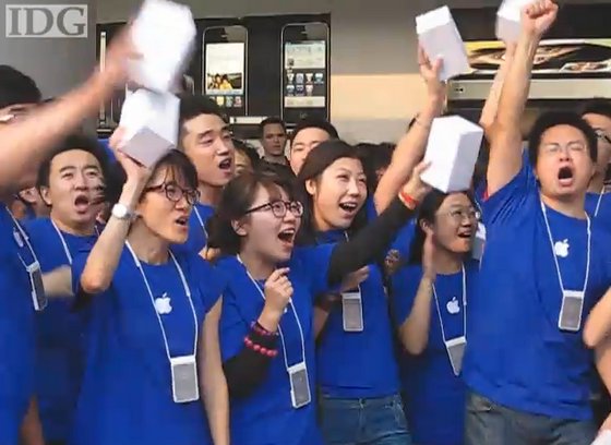 Начало продаж iPhone 4 в Китае (видео и фото)