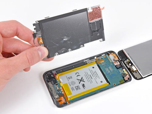 iPod touch 4G разобрали и даже нашли антенну Wi-Fi на новом месте