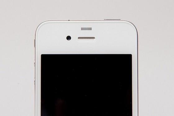 Белый iPhone 4 уже в базах AT&T и Orange