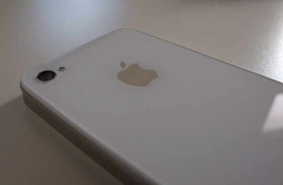 Белый iPhone 4 будет стоить дороже