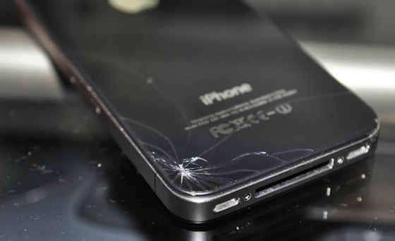 Разбил стекло в iPhone 4? Не ленись — судись