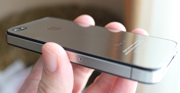 Облачение iPhone 4 в металл и издержки китайского подвального производства