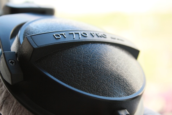 Обзор наушников Beyerdynamic DT 770 PRO / 250 ohm: не каждый аппарат их «раскачает»