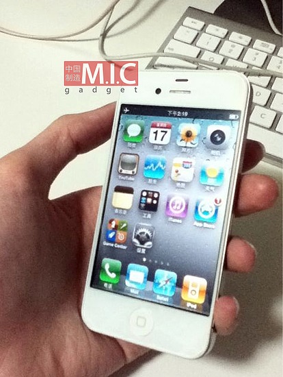 Прототип белого iPhone 4S с увеличенным экраном