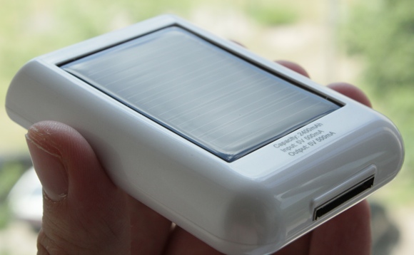 Обзор 2400mAh Solar Powered Backup Battery Pack: пытаемся заставить солнце работать на благо iГаджетов