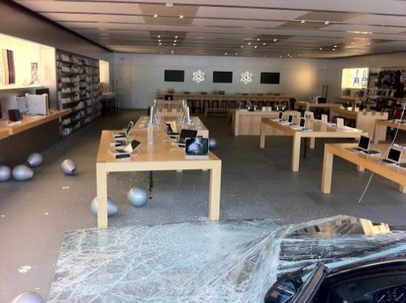 Белые ниндзя грабят Apple Store