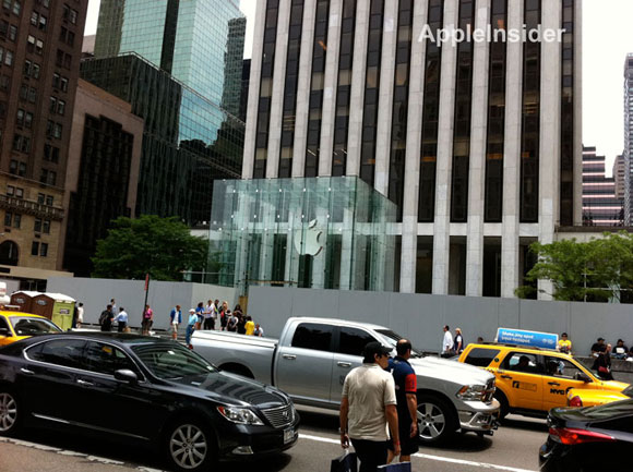 Стеклянный куб на Пятой авеню снесут и построят заново