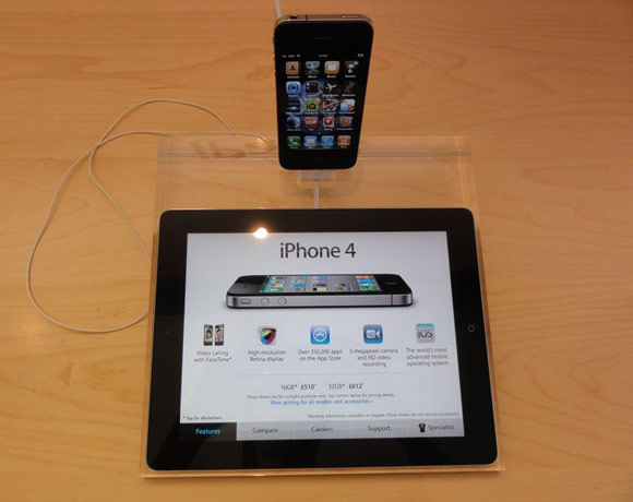 Акриловый кейс для iPad 2 из Apple Store поступил в продажу