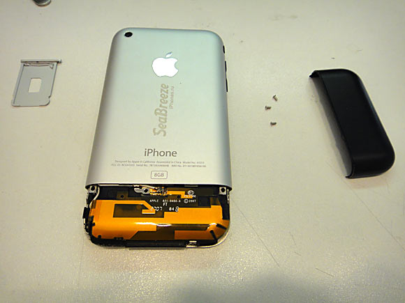 Смена аккумулятора iPhone 2G за 900 руб в СЦ iPhone-Doctor.ru