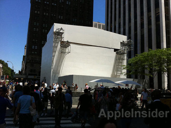 Apple спрятала стеклянный куб