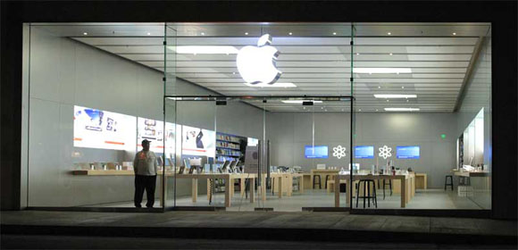 Apple подала иск против клонов Apple Store