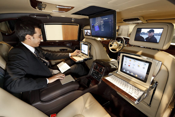 Mac mini, iPod touch и пара iPad в концепте от Bentley