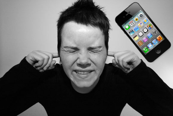 Первые обладатели iPhone 4S рапортуют о проблемах со звуком