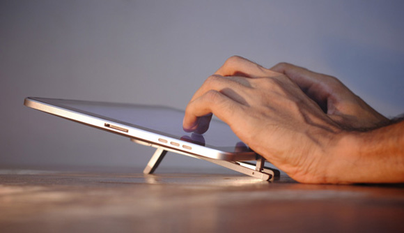 «Магнитные» патенты Apple: виртуальная клавиатура iPad превратится в реальную