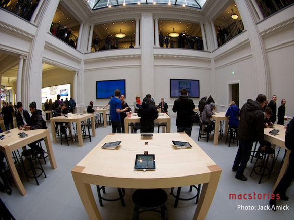 Фотографии с открытия Apple Store в Амстердаме