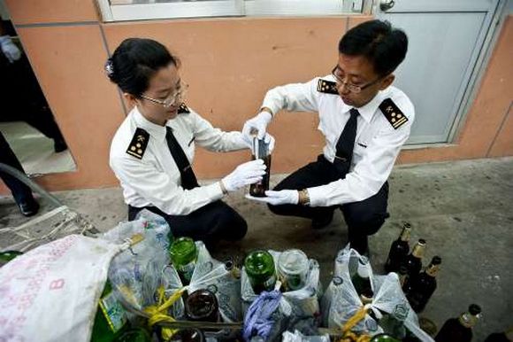 Китайцы прячут iPhone в пивных бутылках
