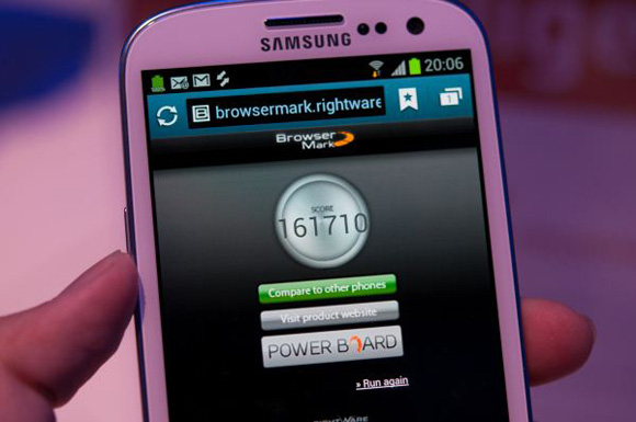 Samsung Galaxy S III «порвал» iPhone 4S и остальных конкурентов тоже