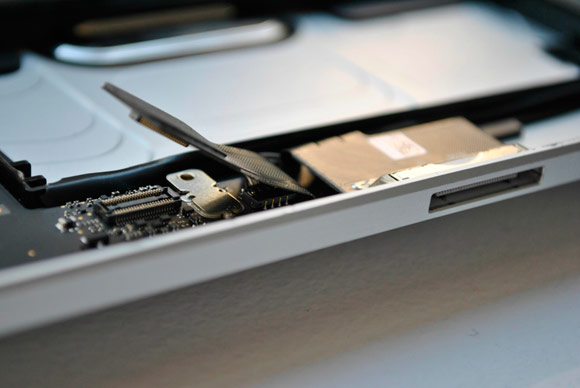 iPad с двумя 30-пиновыми разъёмами