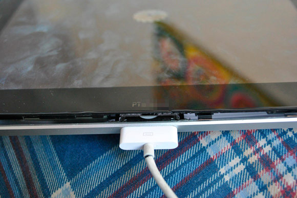 iPad с двумя 30-пиновыми разъёмами