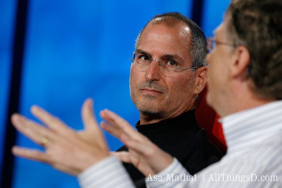 Гейтс: Apple стоит создать нечто похожее на Surface