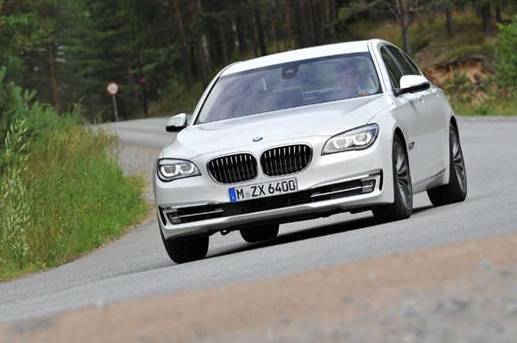 Дизайнер BMW: Стив Джобс сделал белый цвет значимым