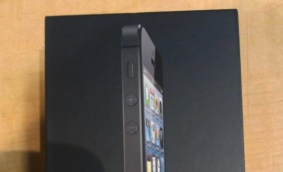 Первая распаковка iPhone 5