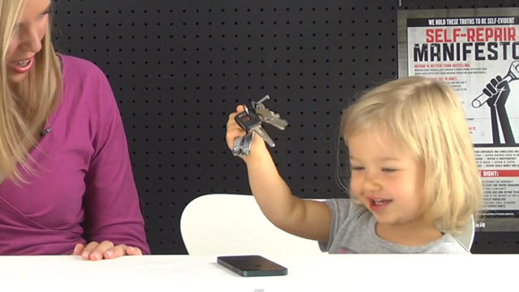 iFixit: двухлетний ребёнок против iPhone 5