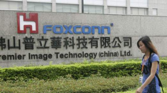 На заводе Foxconn работали несовершеннолетние