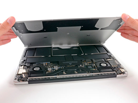 iFixit разобрали 13-дюймовый MacBook Pro c дисплеем Retina