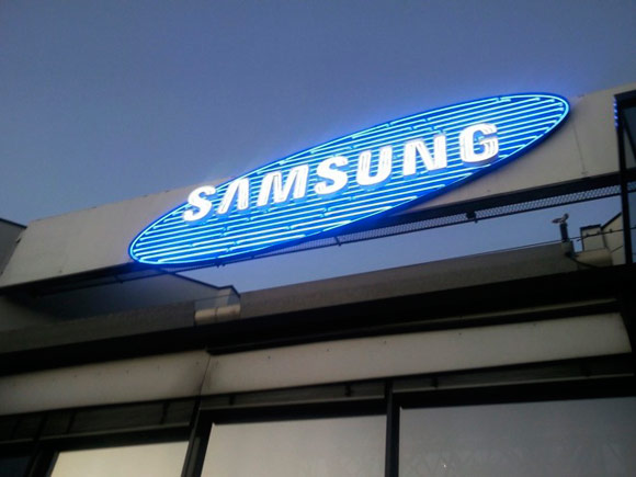 Сомневается Apple — сомневается и Samsung