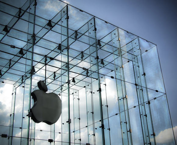 Apple опустилась на второе место по капитализации