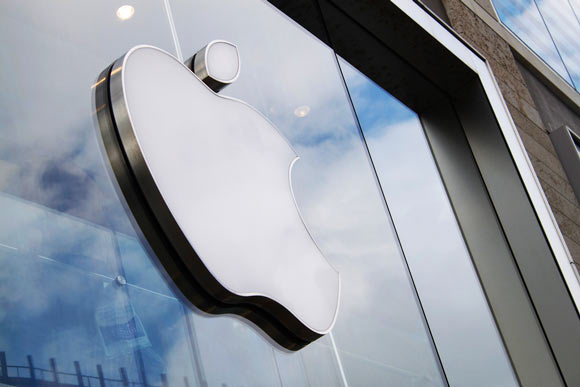 Инвесторы просят Apple поделиться прибылью