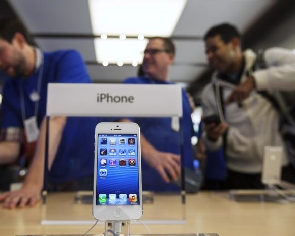 Apple впервые стала крупнейшим поставщиком мобильных телефонов в США