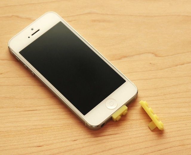Адаптер для iPhone 5 из LEGO